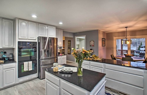 Ortonville Maison | Lake Access, Hot Tub & 2 Decks: Ortonville Retreat