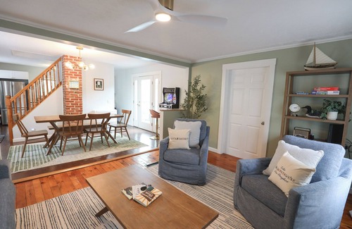 Wolfeboro Maison | Lake Access + Kayaks + Arcade + Bike Path + Deck