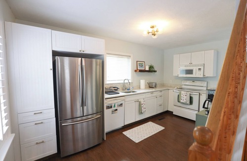 Wolfeboro Maison | Lake Access + Kayaks + Arcade + Bike Path + Deck