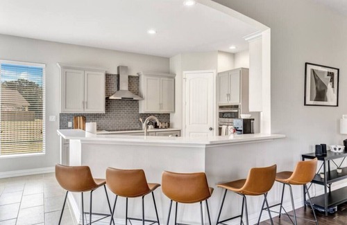 Heath Maison | Lake Access Mansion w/ Lake View + Theatre + Fire Pit