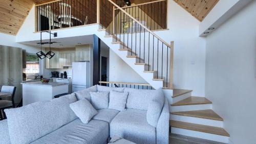 Saint-Prosper Chalet De Ski | Lake and Pool table - The Dorchester