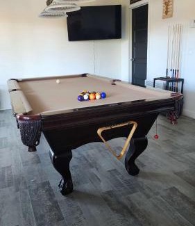 Saint-Prosper Chalet De Ski | Lake and Pool table - The Dorchester