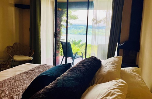 Angeles Hôtel | Lake Arenal Brewery & Resort