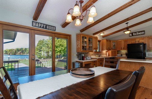 Rome Maison | Lake Arrowhead lakefront (4 bedroom and Game Room)