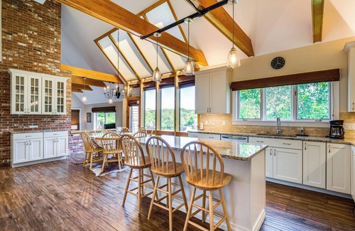 South Down Shores Maison | Lake & Beach Access: Family Townhome in Laconia