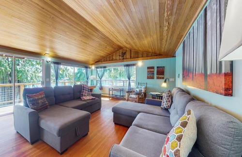 Grapeview Maison | Lake Benson Rendezvous