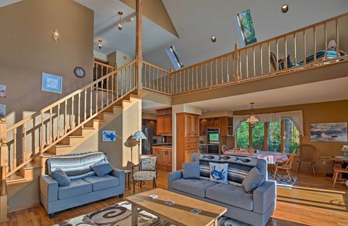Lake Bonaparte Maison | Harrisville House sur le lac Bonaparte w / Deck & Dock!