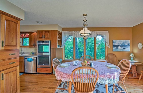 Lake Bonaparte Maison | Harrisville House sur le lac Bonaparte w / Deck & Dock!