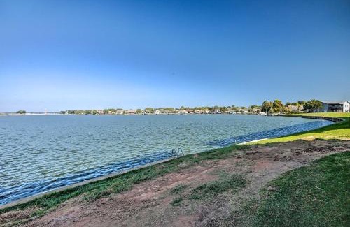 Seven Coves Appartement | Lake Conroe Waterfront Home Patio and Shared Pool!