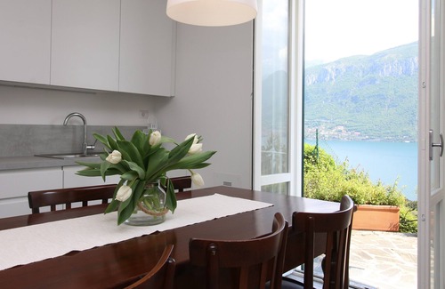 Bellagio Appartement | Lac chalet Bellagio, une belle terrasse avec vue magnifique sur le lac