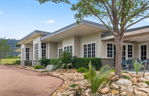 Kangaroo Valley Maison | Lake David Luxury Lake House set on 40 acres - Sleeps 18