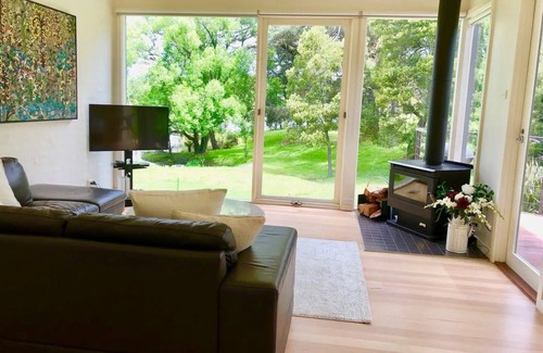 Daylesford Villa | Lake Daylesford Villa 2~ Lake Frontage Large Villa