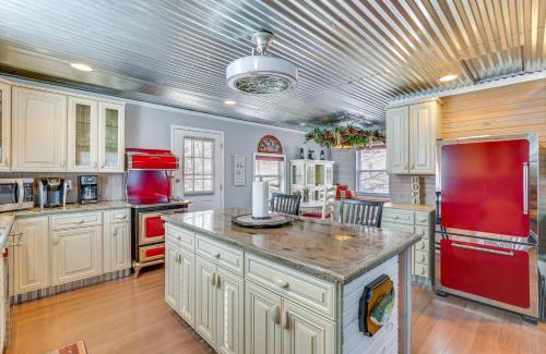 Climax Springs Maison | Lake Days and BBQ Fun Climax Springs Retreat!