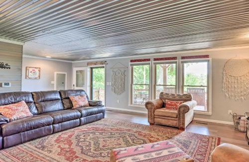 Climax Springs Maison | Lake Days and BBQ Fun Climax Springs Retreat!