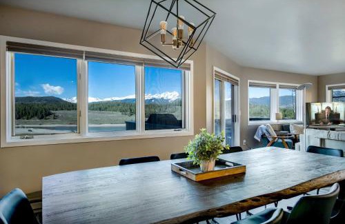 Corinthian Hills Maison | Lake Dillon Retreat Townhome Panoramic Lake Mountain Views