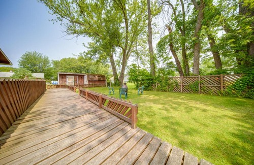 Conneaut Maison | Lake Erie Getaway with Private Pool and Yard!