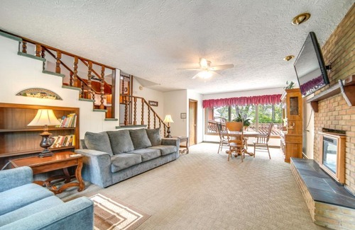 Conneaut Maison | Lake Erie Getaway with Private Pool and Yard!