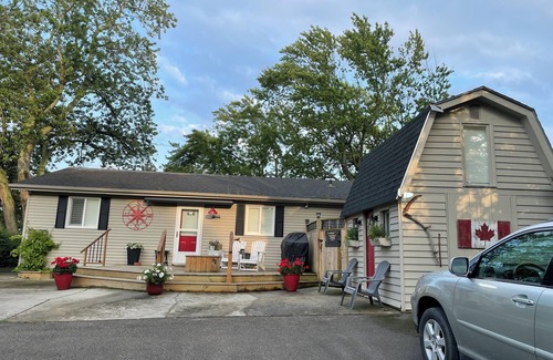 Hamilton Cottage | LAKE ERIE WATERFRONT COTTAGE. SLEEPS UP TO 7, JUST BRING YOUR BATHING SUIT.