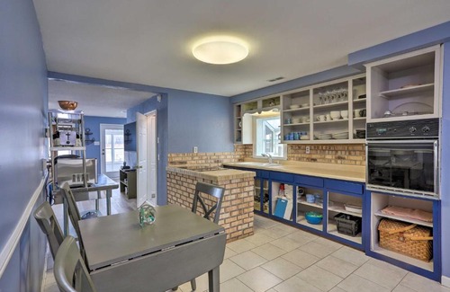 Shoreland Maison | Lake Erie Waterfront Home with Sunroom and Yard!