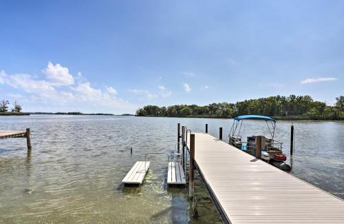 Shoreland Maison | Lake Erie Waterfront Home with Sunroom and Yard!