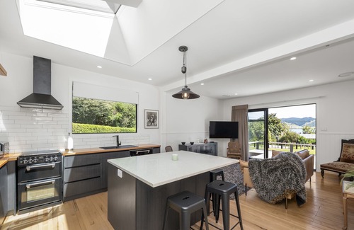Kawerau Maison | Lake Escape - A Magic Getaway Trout Fishing, Kayaking, space for tents or boats
