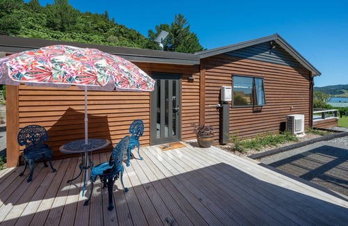 Kawerau Maison | Lake Escape - A Magic Getaway Trout Fishing, Kayaking, space for tents or boats