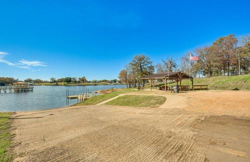 Quitman Maison | Lake Fork Cabin with Boat Launch and Fishing Pier