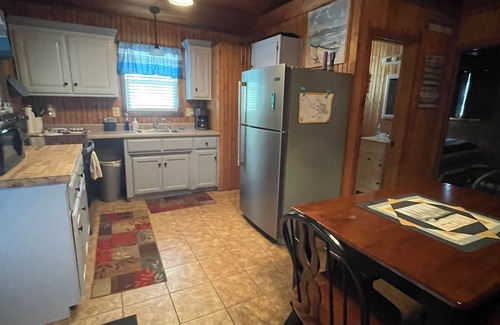 Stover Cabine | Lake Front Cabin in Quiet Cove