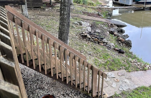Stover Cabine | Lake Front Cabin in Quiet Cove