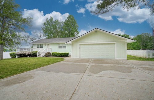 Cicero Cottage | Lake front Cottage on Morse Reservoir w/ Boat Slip