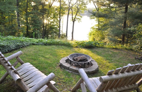 Three Rivers Maison | Récemment rénové Lake Front Cottage avec la famille Plage privée