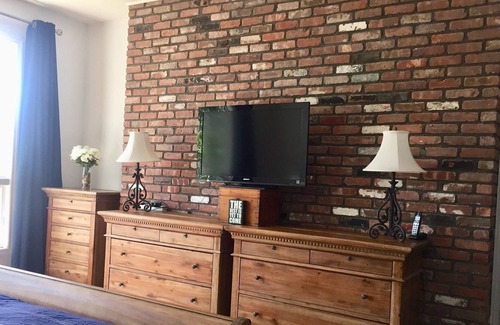 Patchogue Maison | Retraite d'artisans au bord du lac avec vue sur l'eau depuis chaque chambre