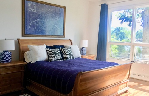 Patchogue Maison | Retraite d'artisans au bord du lac avec vue sur l'eau depuis chaque chambre