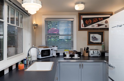 Lake Oswego Maison | {Lake Front Fun} The Little Cottage on West Bay of Lake Oswego