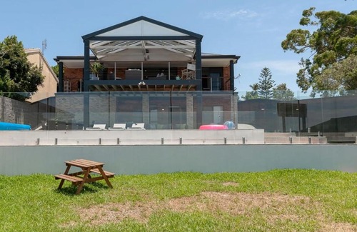 Arcadia Vale Maison | Lake Front Home 4 Bedrooms Pool Jetty
