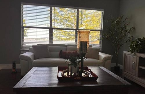 Grand Prairie Maison | Lake Front Home, around 15 minutes drive to AT&T and Epic Water