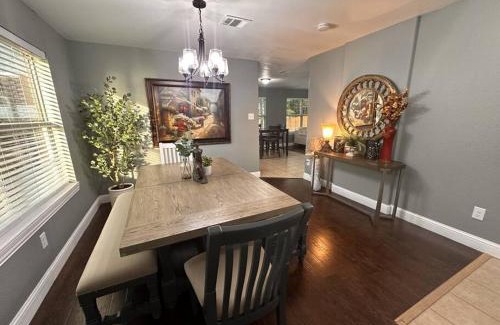 Grand Prairie Maison | Lake Front Home, around 15 minutes drive to AT&T and Epic Water