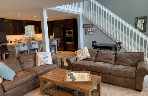 Wakefield Maison | Lake front home on Great East Lake