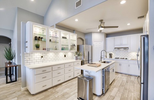 Highland Lake Estates Maison | Lake Front Home with Pool, Dock, Views, Sports Court, & Beautiful Sunsets!
