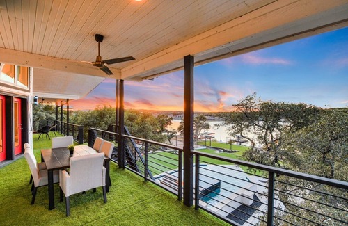 Highland Lake Estates Maison | Lake Front Home with Pool, Dock, Views, Sports Court, & Beautiful Sunsets!