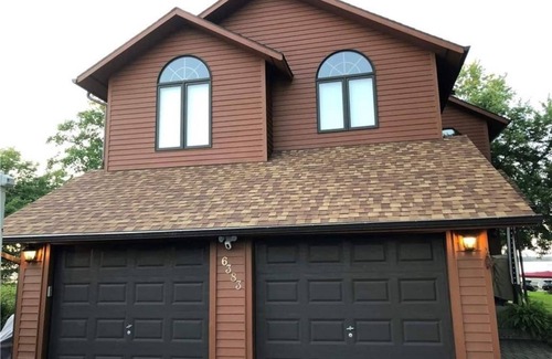 Brewerton Maison | Lake front house with Pool and hot tub