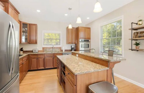 Waterloo Maison | Lake front/kayaks/private dock/ firepit/game room w/ pool table/ sleeps up to 14