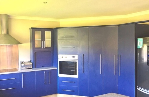 Paraparaumu Maison | Maison de style de vie au bord du lac avec sauna