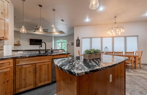 Buffalo Springs Maison | Lake Front Property in a Beautiful High-End Home