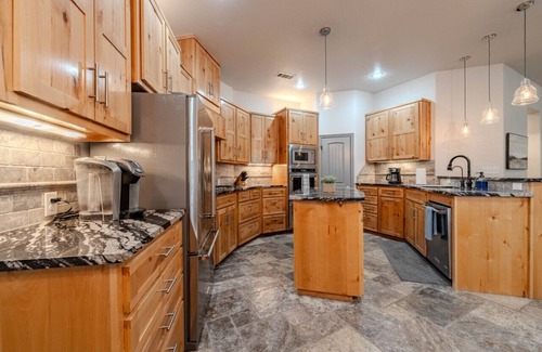 Buffalo Springs Maison | Lake Front Property in a Beautiful High-End Home