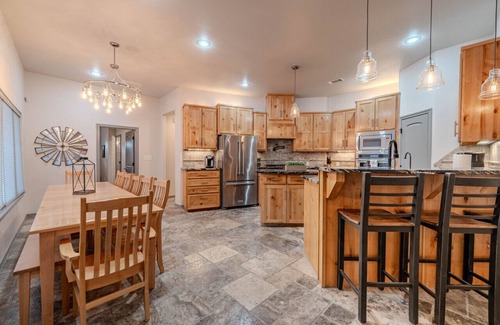 Buffalo Springs Maison | Lake Front Property in a Beautiful High-End Home