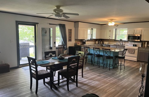 Jones Mills Maison | Lake front property with cabana on Lake Catherine. 20 minutes from Casino.
