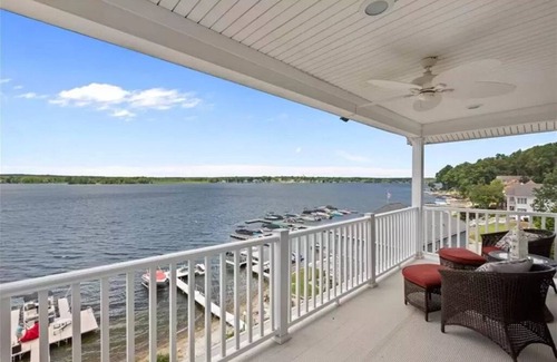 Conneaut Lakeshore Maison | Lake Front with 3 floors ~ Private Dock with 2 slips ~ Sleeps 16