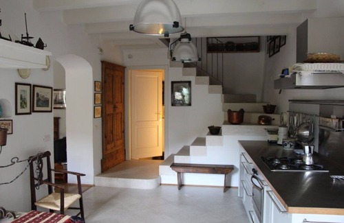Torbole sul Garda Maison | Lac de Garde: villa idyllique dans un village paisible planté d'oliviers et de palmiers