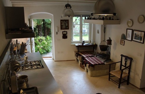 Torbole sul Garda Maison | Lac de Garde: villa idyllique dans un village paisible planté d'oliviers et de palmiers